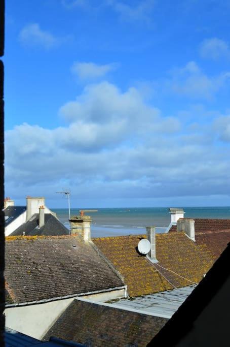Le Joffre - Studio Sur La Digue En Centre Ville Arromanches-les-Bains Exterior foto